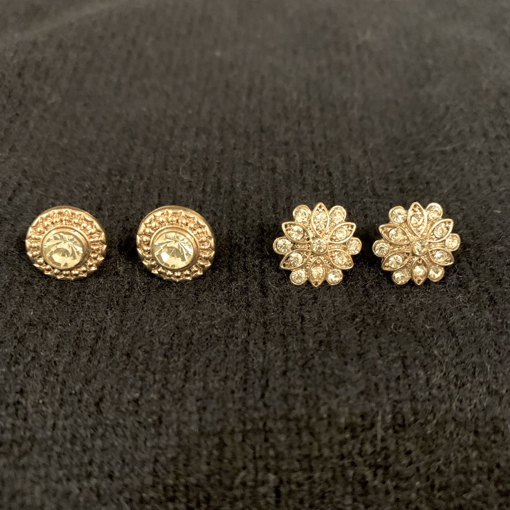 Flower and round earring studs